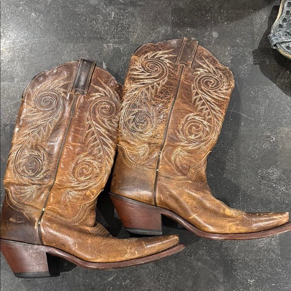 Justin Boots Shoes - Brown Western Cowboy Boots with Embroidered Design
